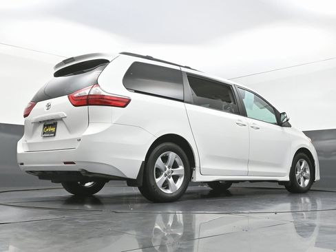 Used 2019 Toyota Sienna LE image 51