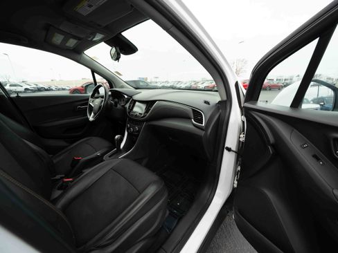 Used 2017 Chevrolet Trax LT w/ LT Convenience Package image 25