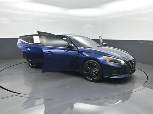 Used 2023 Nissan Altima 2.5 SR w/ SR Premium Package FWD image 38