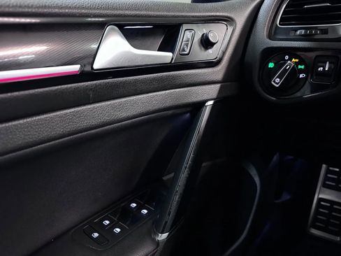 Used 2015 Volkswagen GTI SE image 21