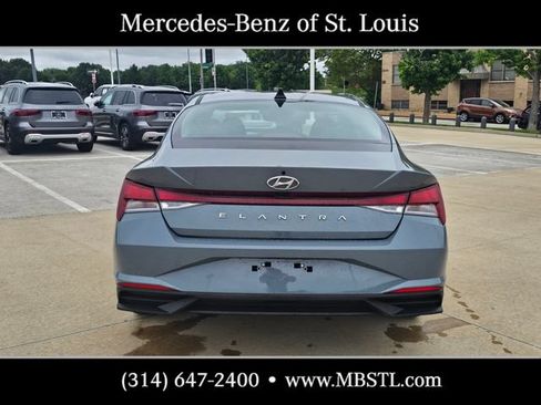 Used 2022 Hyundai Elantra SEL w/ Preferred Accessory Package FWD image 6