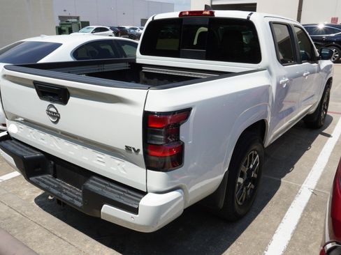 Used 2024 Nissan Frontier SV w/ SV Convenience Package RWD image 8