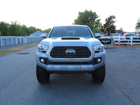 Used 2019 Toyota Tacoma TRD Sport RWD image 2