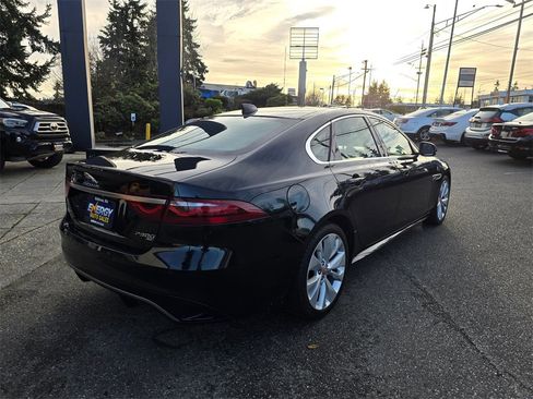 Used 2022 Jaguar XF R-Dynamic SE image 3