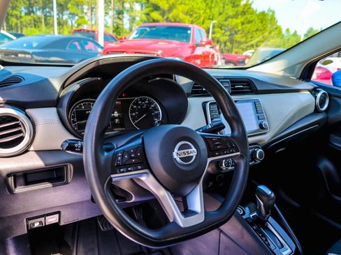 Used 2020 Nissan Versa SV FWD image 10