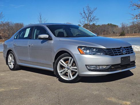 Used 2015 Volkswagen Passat TDI SE image 1