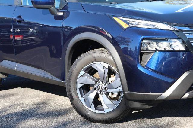 Certified 2025 Nissan Rogue SV FWD image 3