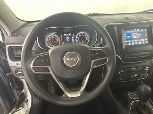 Used 2020 Jeep Cherokee Latitude FWD image 14