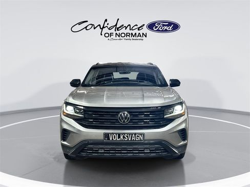 Used 2020 Volkswagen Atlas Cross Sport SE image 2