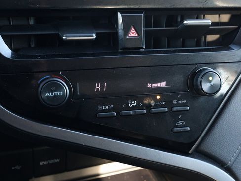 Used 2021 Toyota Camry SE image 21