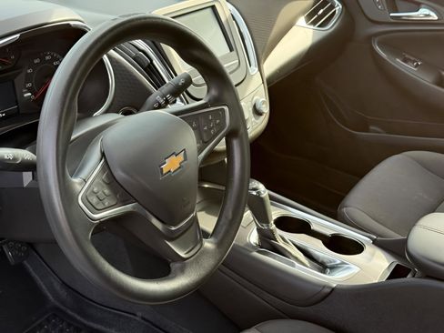 Used 2017 Chevrolet Malibu LT FWD image 17