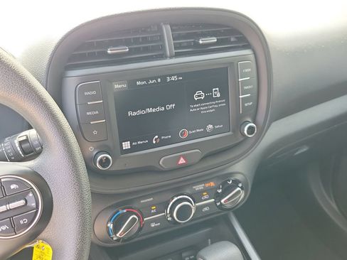 Used 2025 Kia Soul LX w/ LX Technology Package FWD image 21