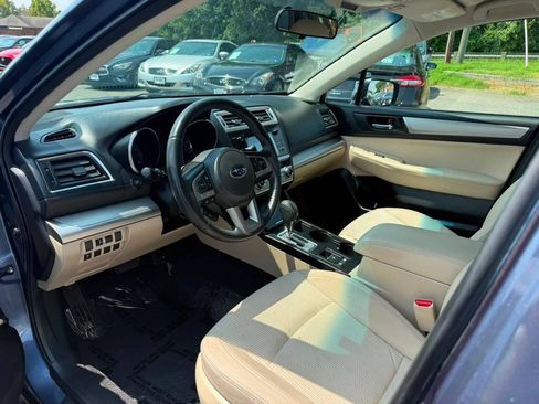 Used 2017 Subaru Outback 2.5i Premium AWD/4WD image 4