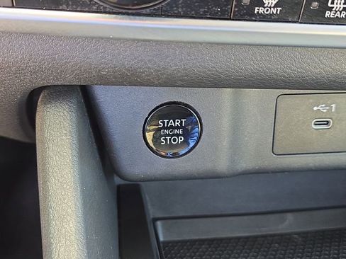 Certified 2025 Nissan Rogue SV FWD image 28