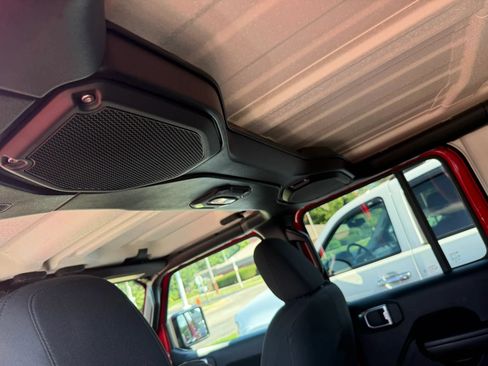Used 2018 Jeep Wrangler Unlimited Sport S AWD/4WD image 22