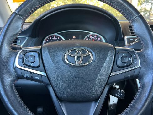 Used 2016 Toyota Camry SE image 25