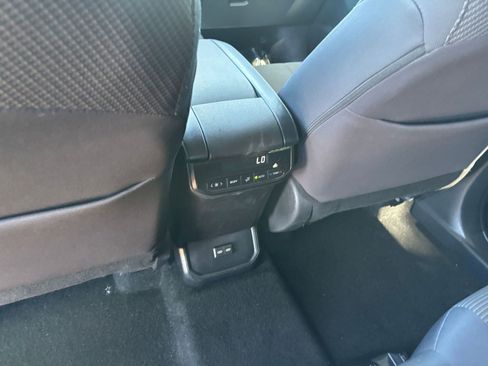 Used 2025 Toyota Highlander LE FWD image 24
