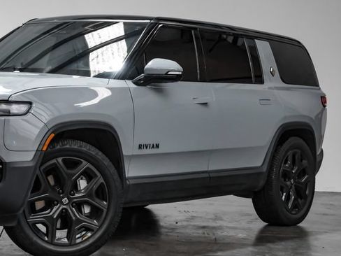 Used 2025 Rivian R1S Adventure AWD/4WD image 7