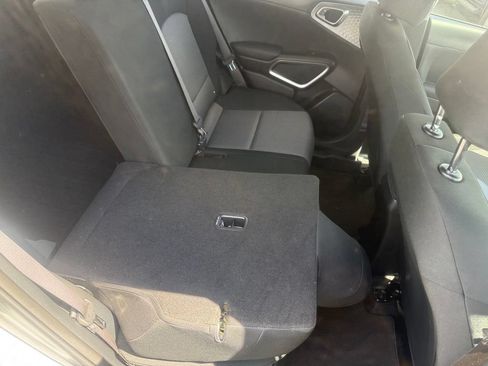 Used 2025 Kia Soul LX w/ LX Technology Package FWD image 44