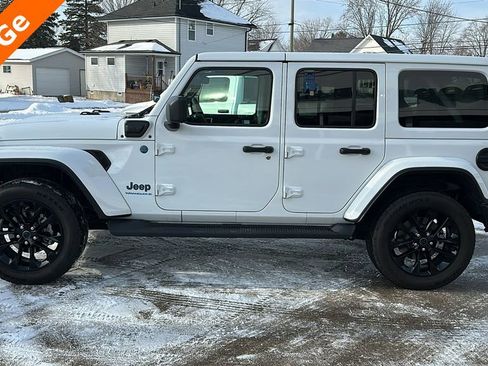 Used 2025 Jeep Wrangler Unlimited Sahara image 4