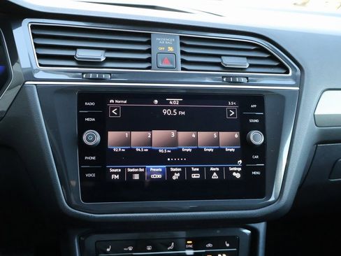 Used 2024 Volkswagen Tiguan SE image 23