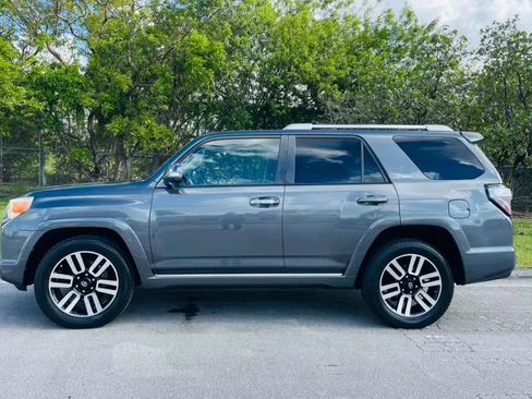 Used 2011 Toyota 4Runner SR5 w/ Convenience Pkg RWD image 2