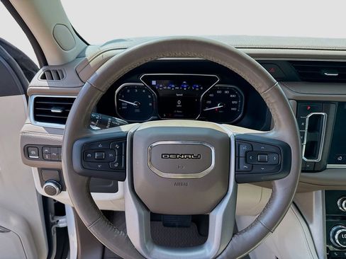 Used 2021 GMC Yukon XL Denali w/ Denali Premium Package image 14