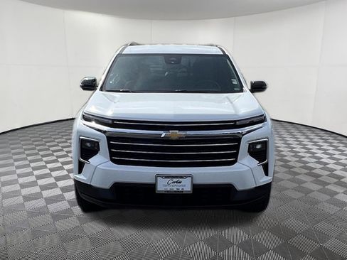 Used 2025 Chevrolet Traverse LT AWD/4WD image 2