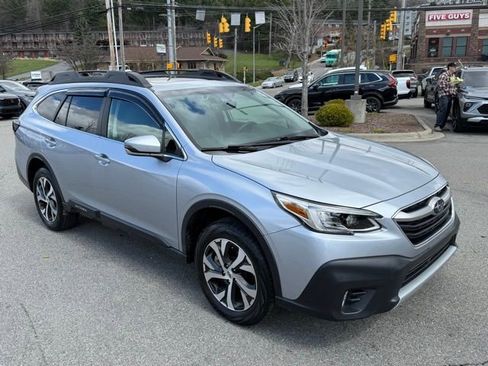 Used 2022 Subaru Outback Limited image 3