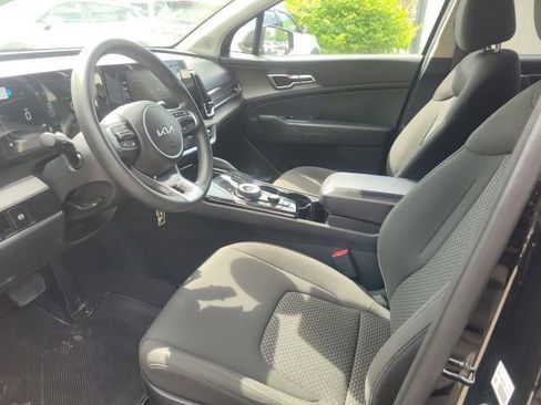 Certified 2025 Kia Sportage LX FWD image 9