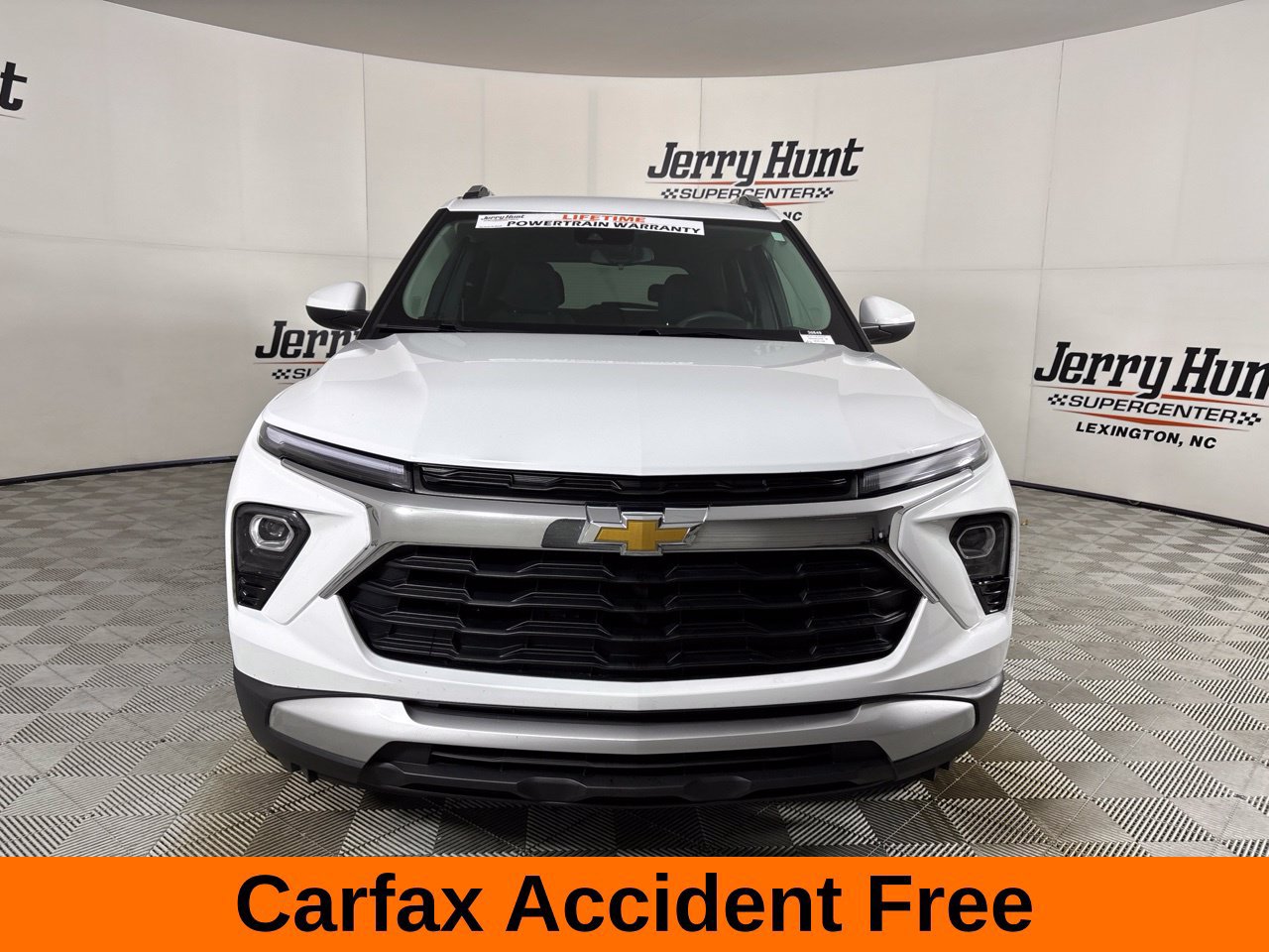 Used 2025 Chevrolet TrailBlazer LT FWD image 3