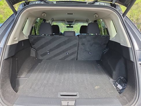 Certified 2025 Nissan Rogue SV FWD image 34