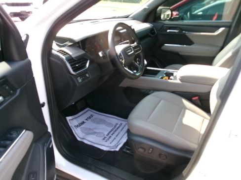 Used 2024 GMC Acadia Elevation FWD image 10