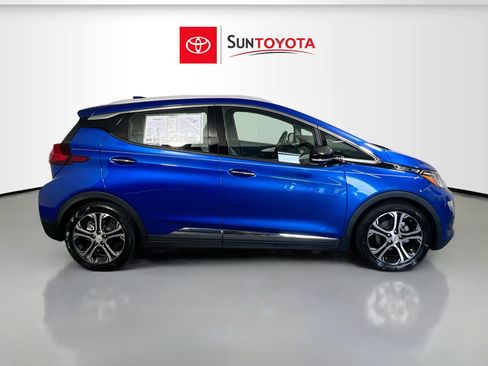Used 2021 Chevrolet Bolt Premier w/ Infotainment Package FWD image 2