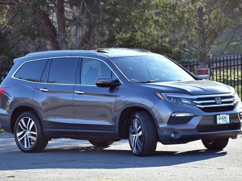 Used 2017 Honda Pilot Elite image 4