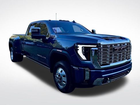 Used 2025 GMC Sierra 3500 Denali w/ Denali Reserve Package image 3