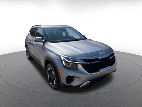 Used 2025 Kia Seltos S image 3
