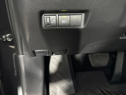 Used 2025 Toyota RAV4 XLE FWD image 36