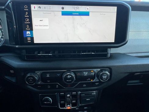 New 2025 Jeep Gladiator Sport image 23