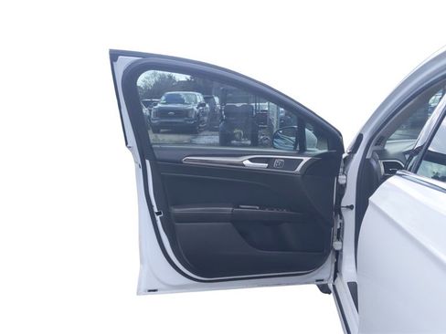 Used 2014 Ford Fusion SE w/ Equipment Group 202A image 15