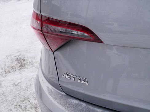 Used 2020 Volkswagen Jetta SE image 18