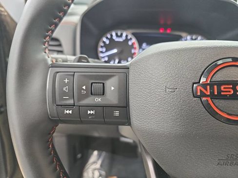 Used 2025 Nissan Rogue SV AWD/4WD image 17