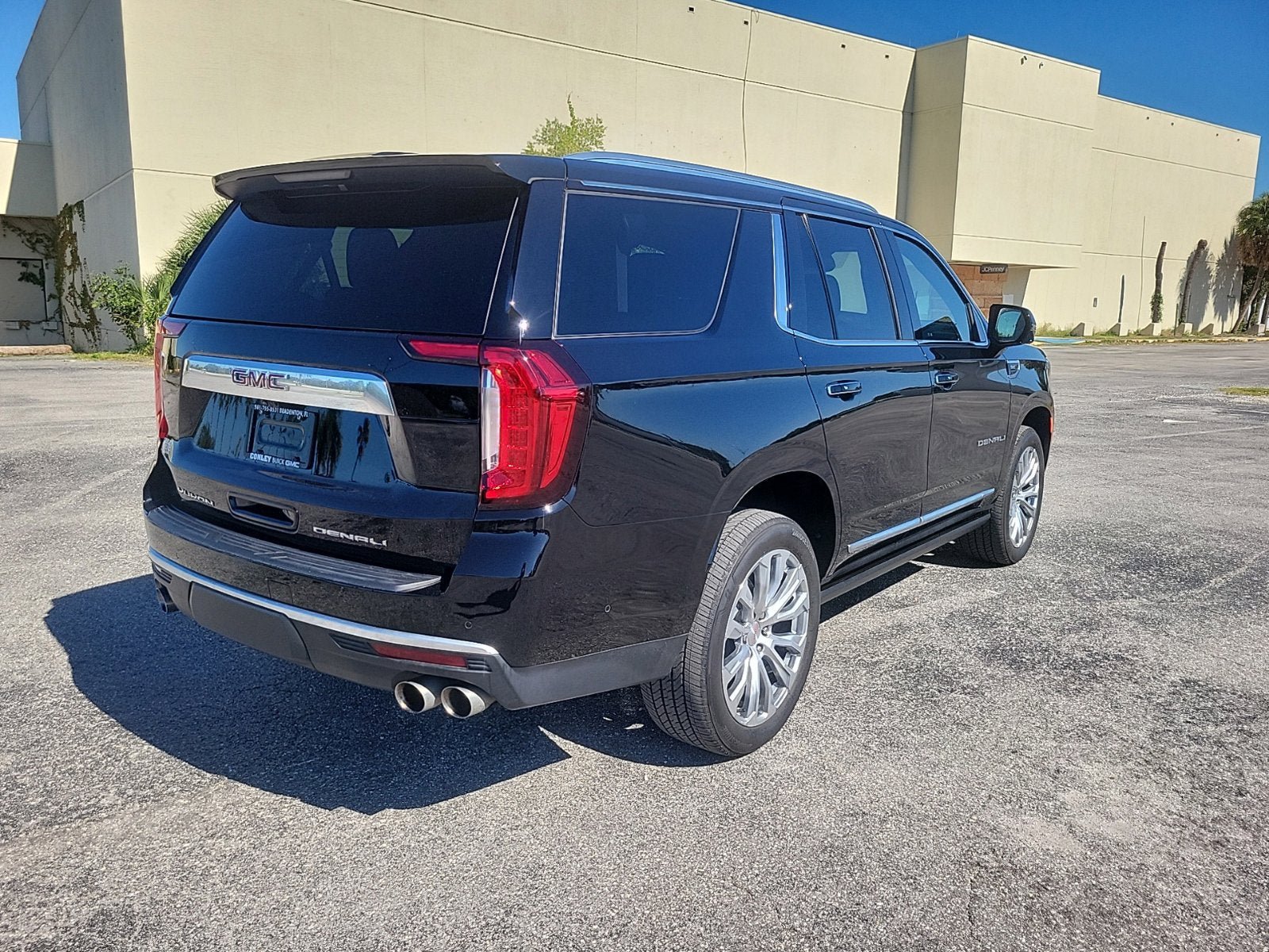 Certified 2024 GMC Yukon Denali w/ Advanced Technology Package RWD image 7