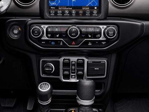 Used 2023 Jeep Wrangler Unlimited w/ Sun & Screen Package AWD/4WD image 28