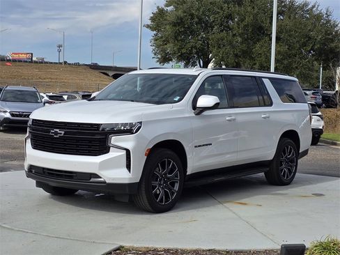 Used 2024 Chevrolet Suburban RST image 7