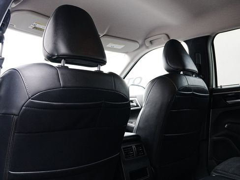 Used 2024 Mitsubishi Outlander SE image 12