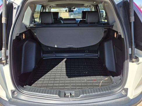 Used 2018 Honda CR-V Touring image 10