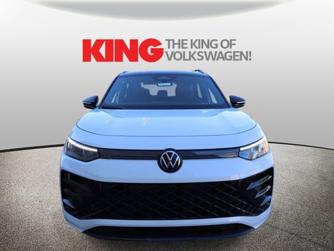 New 2026 Volkswagen Tiguan SE R-Line image 9
