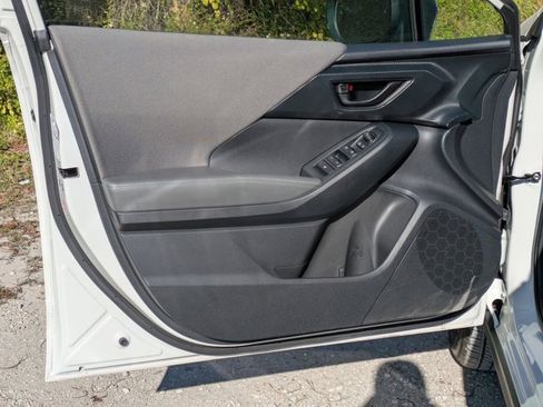 Used 2024 Subaru Crosstrek 2.0i Premium image 2