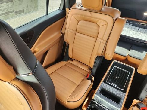 New 2026 Lincoln Aviator Black Label w/ Dynamic Handling Package AWD/4WD image 13